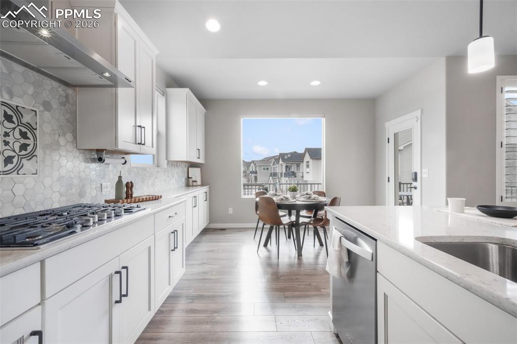 Image 14 of 50: Kitchen