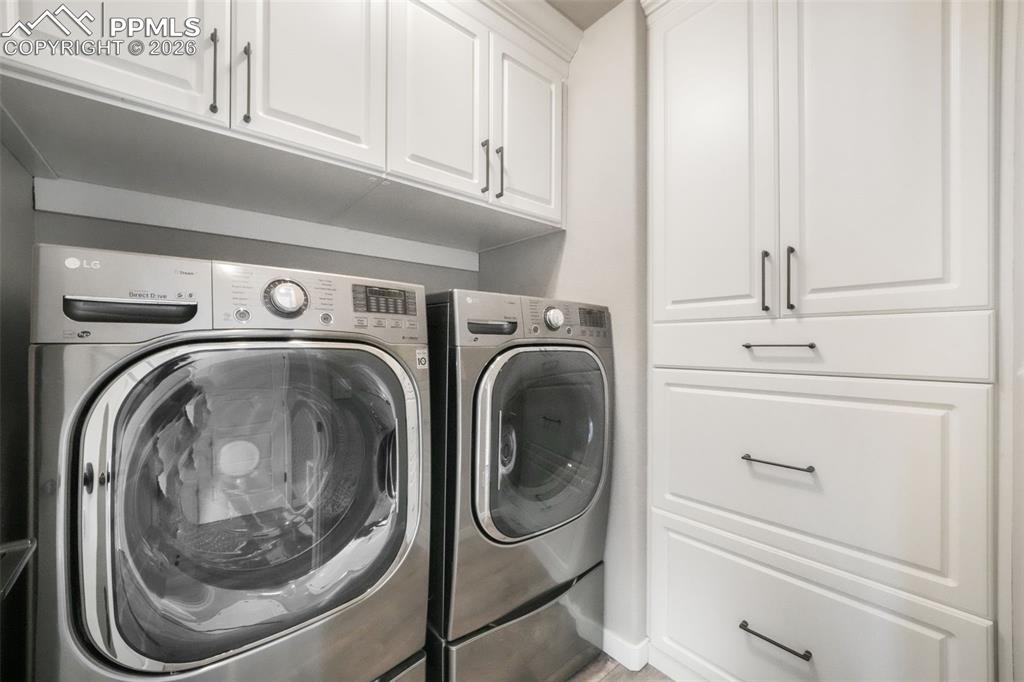 Image 23 of 50: Laundry