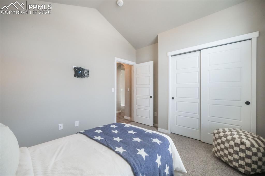 Image 29 of 50: Bedroom