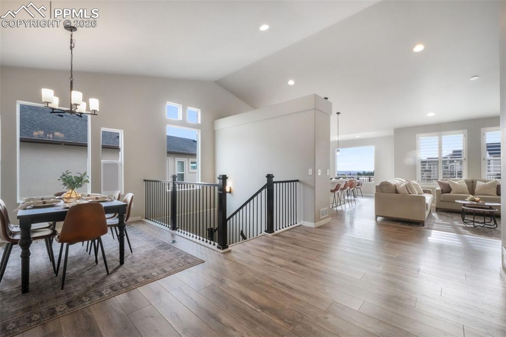 Image 3 of 50: Dining Area