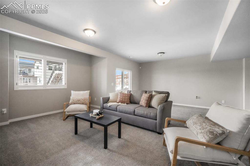 Image 31 of 50: Family Room