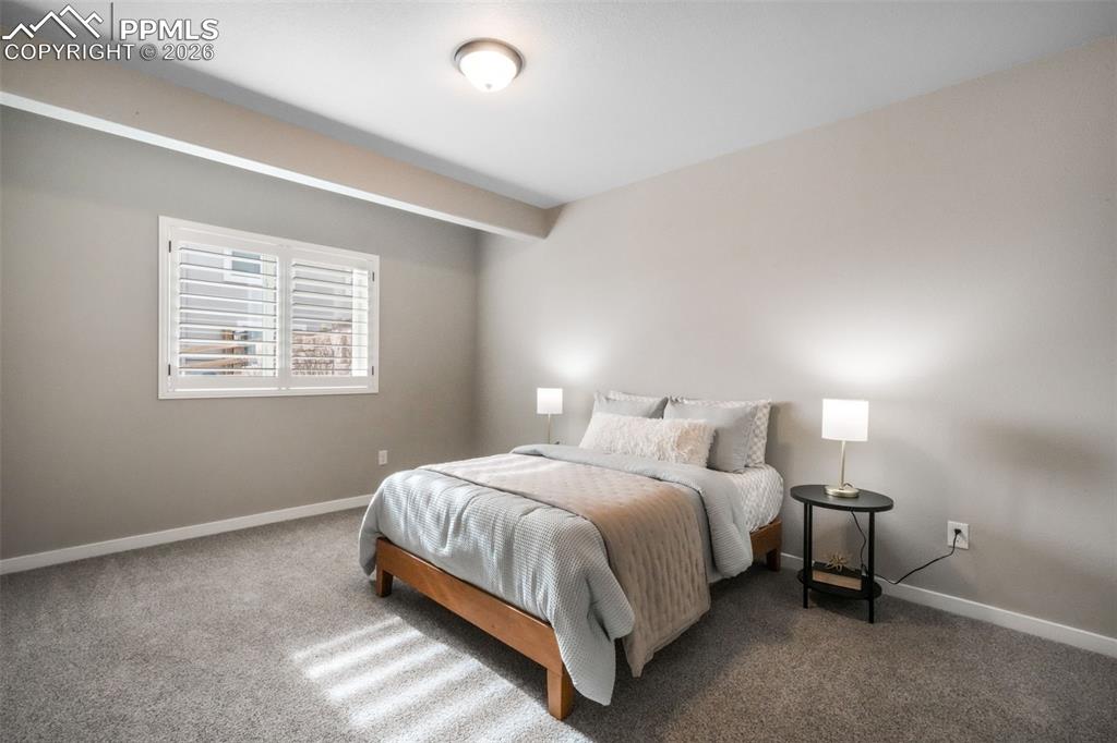 Image 34 of 50: Bedroom