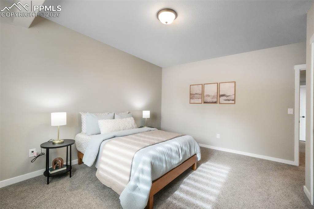 Image 37 of 50: Bedroom