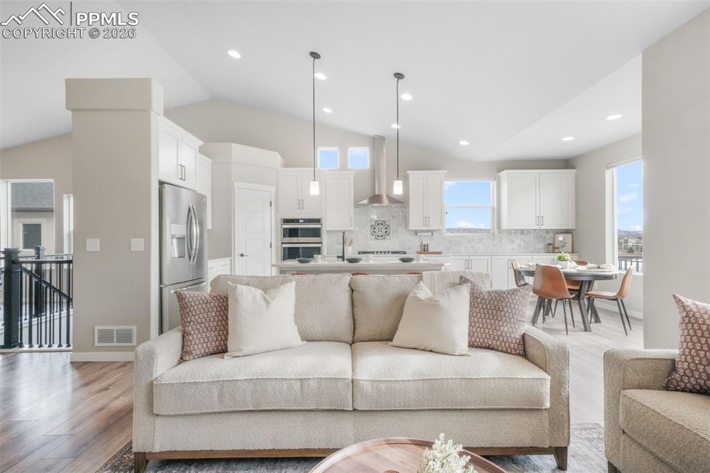 Image 6 of 50: Living Room