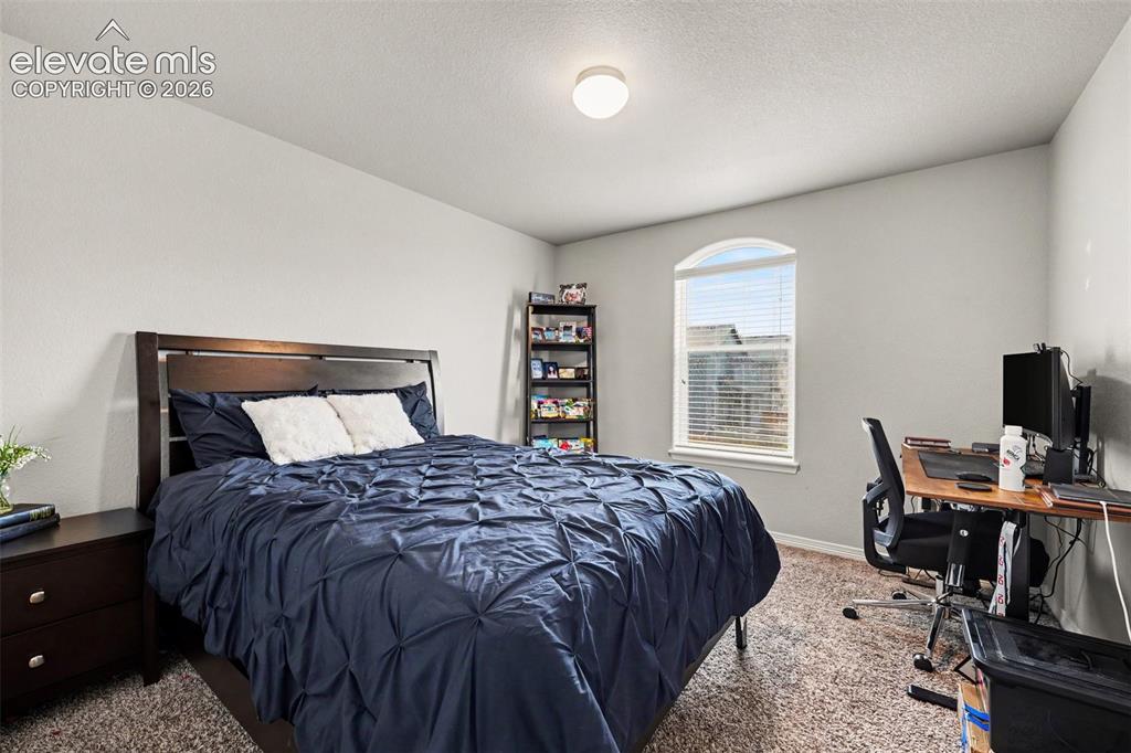 Image 11 of 15: Bedroom
