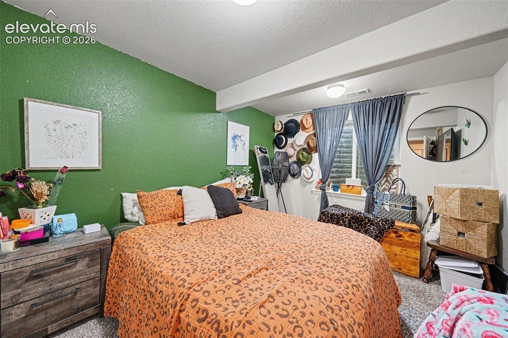 Image 12 of 15: Bedroom