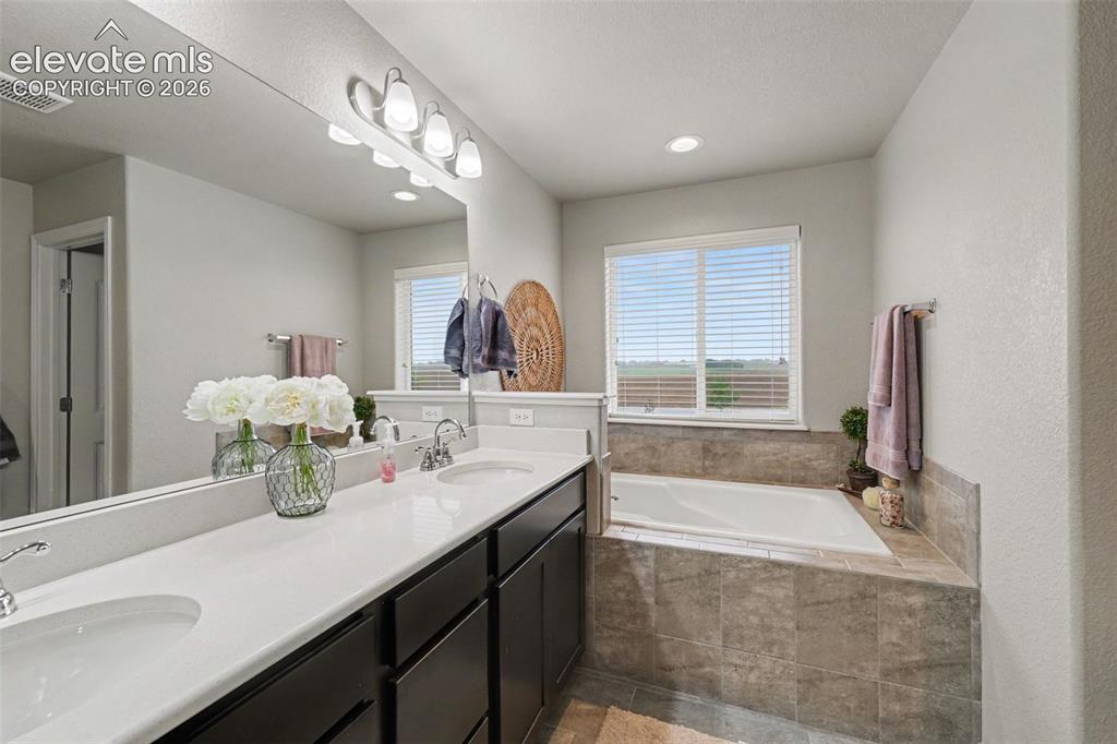 Image 6 of 15: Bathroom