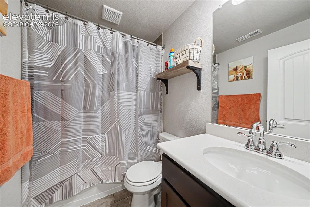 Image 8 of 15: Bathroom