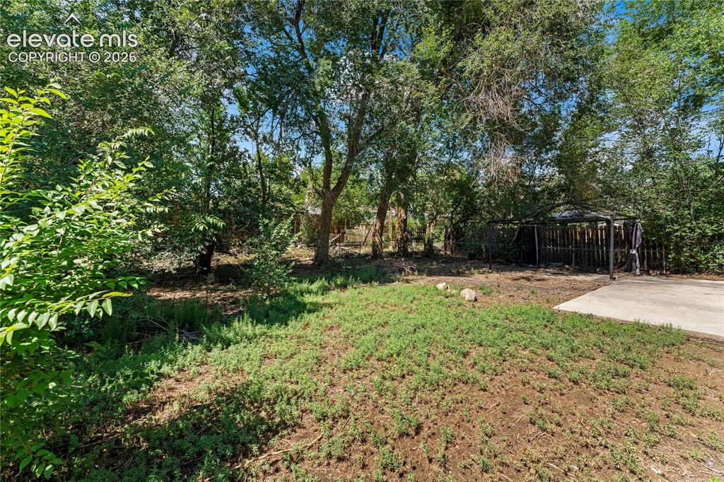 Image 18 of 18: Yard