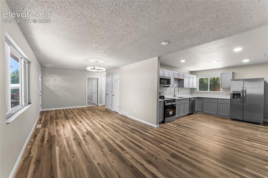 Image 4 of 18: Living Room