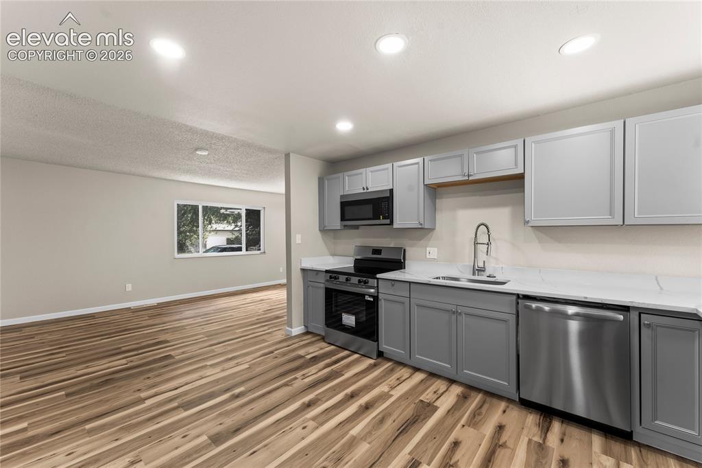 Image 6 of 18: Kitchen