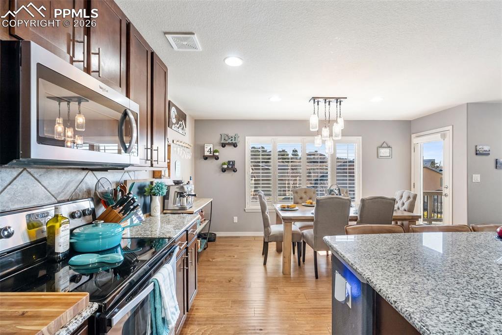 Image 13 of 49: Kitchen