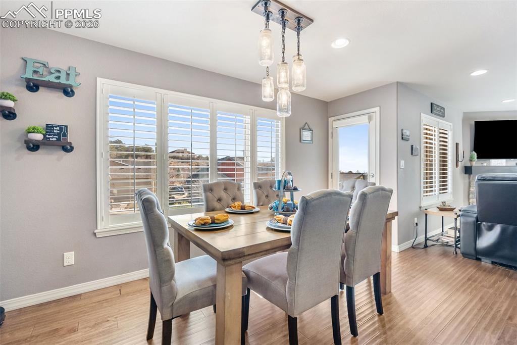 Image 14 of 49: Dining Area