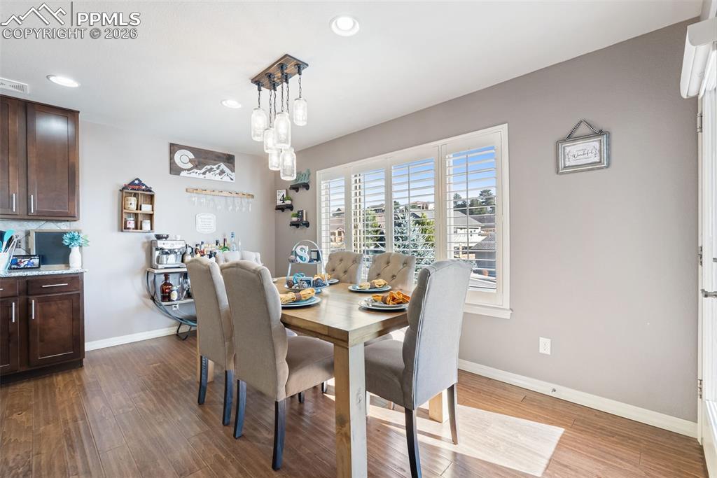 Image 16 of 49: Dining Area