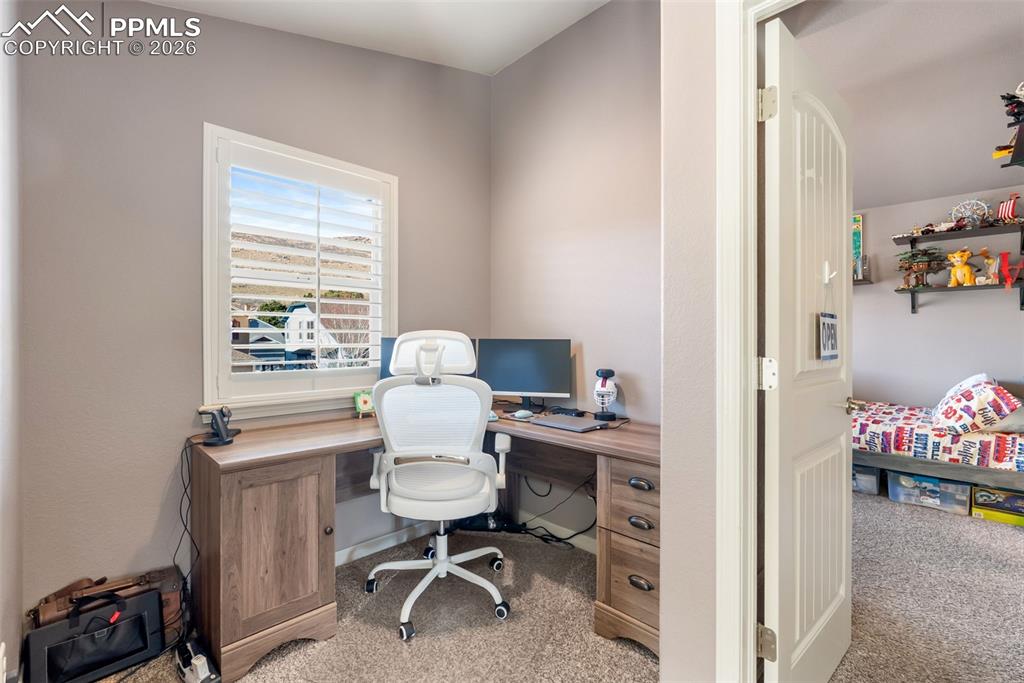 Image 27 of 49: Office