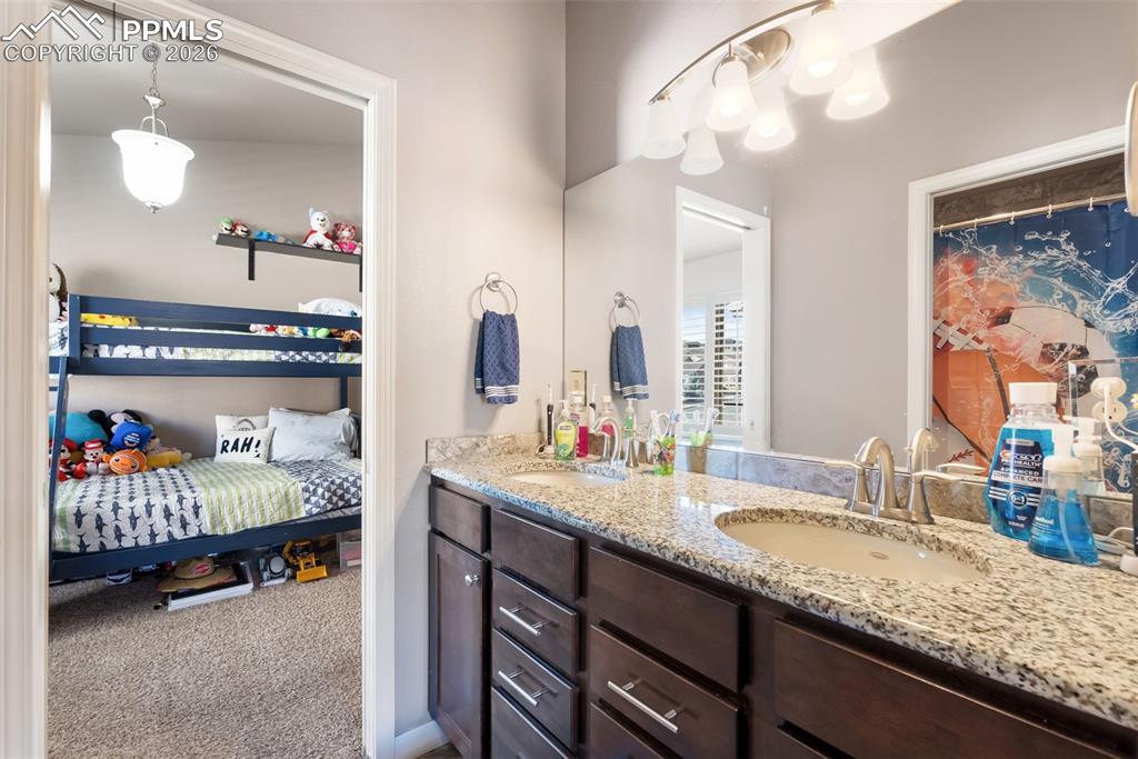 Image 35 of 49: Bathroom