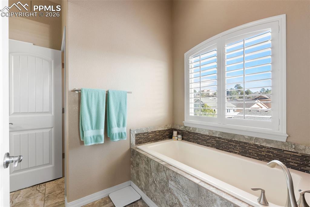 Image 42 of 49: Bathroom