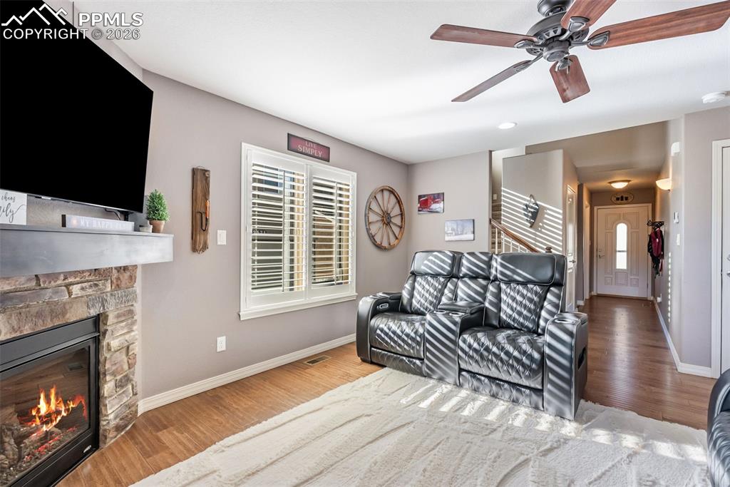 Image 5 of 49: Living Room