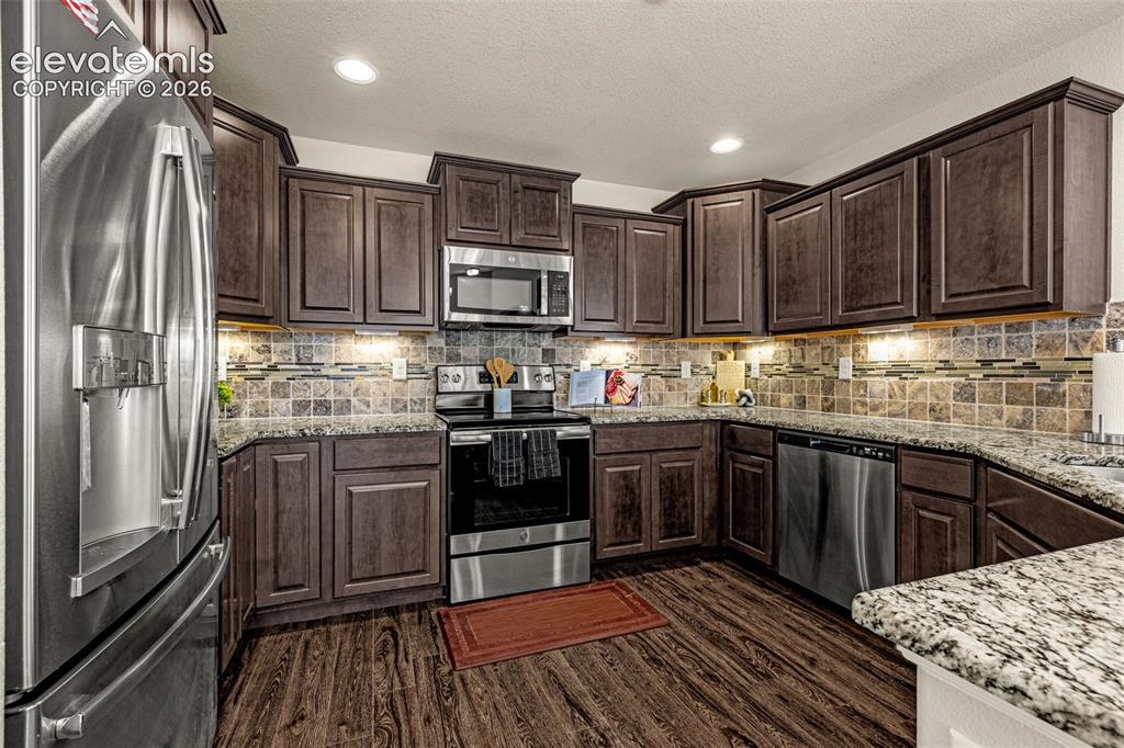 Image 10 of 44: Kitchen