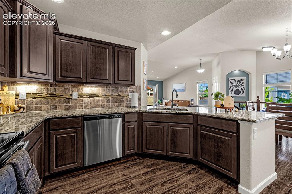 Image 11 of 44: Kitchen