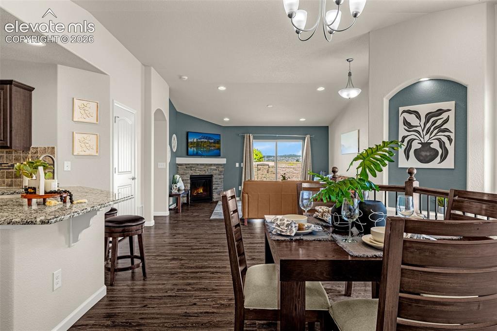 Image 13 of 44: Dining Area