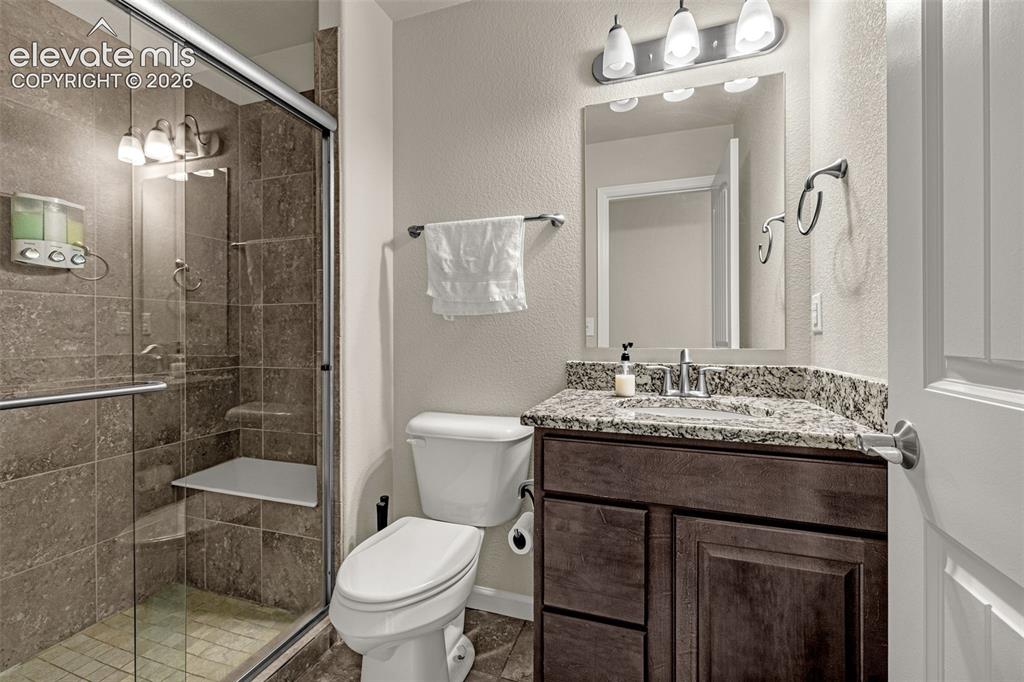 Image 21 of 44: Bathroom
