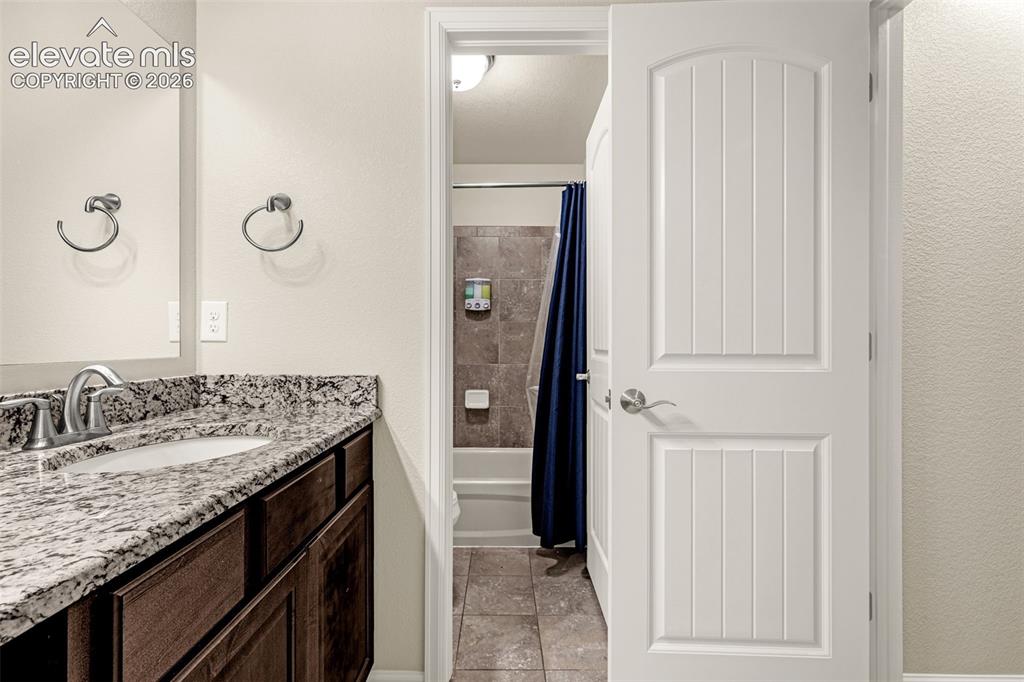 Image 30 of 44: Bathroom