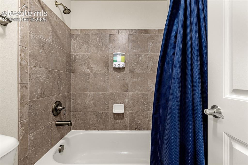 Image 31 of 44: Bathroom