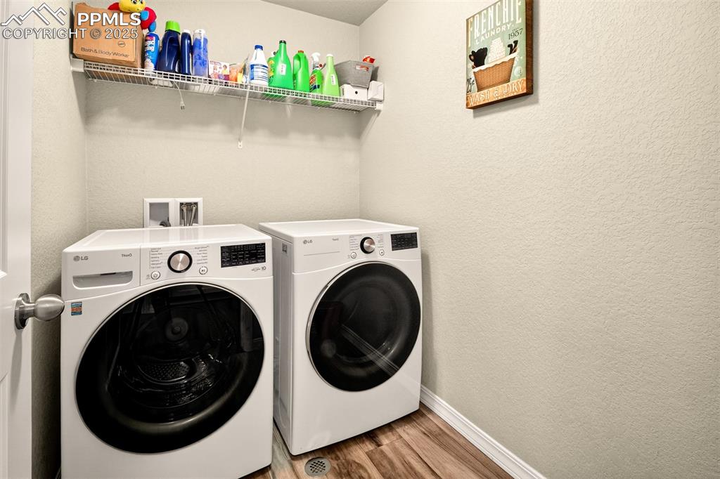 Image 18 of 31: Main level 5x7 laundry room.