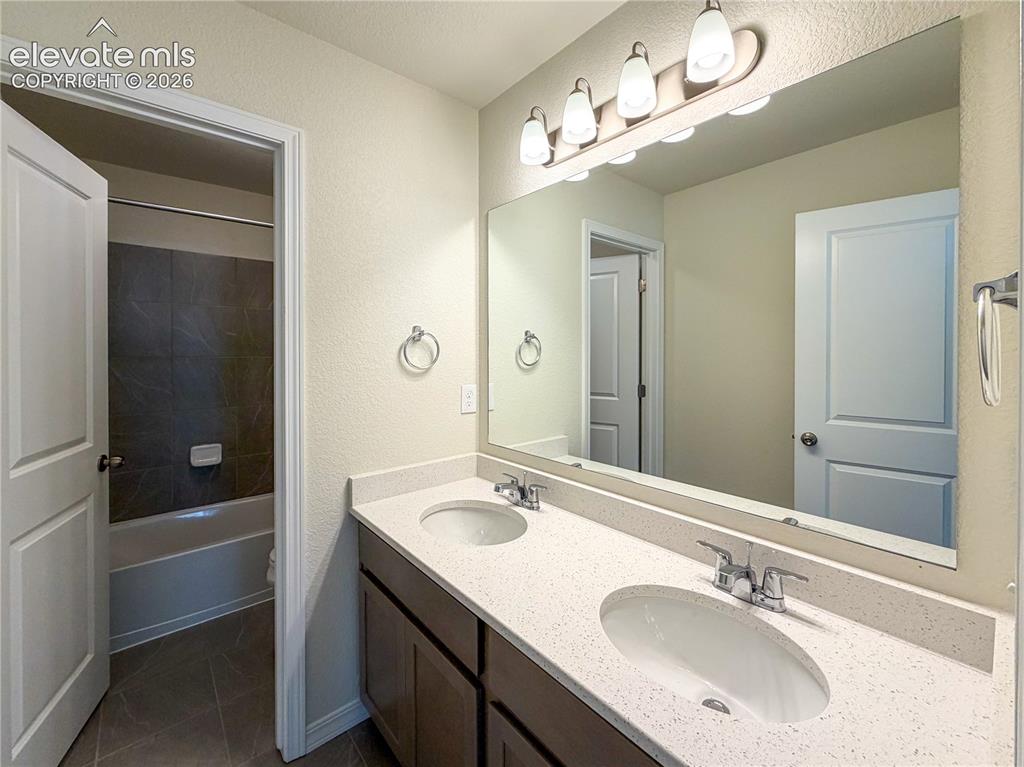 Image 40 of 44: Bathroom