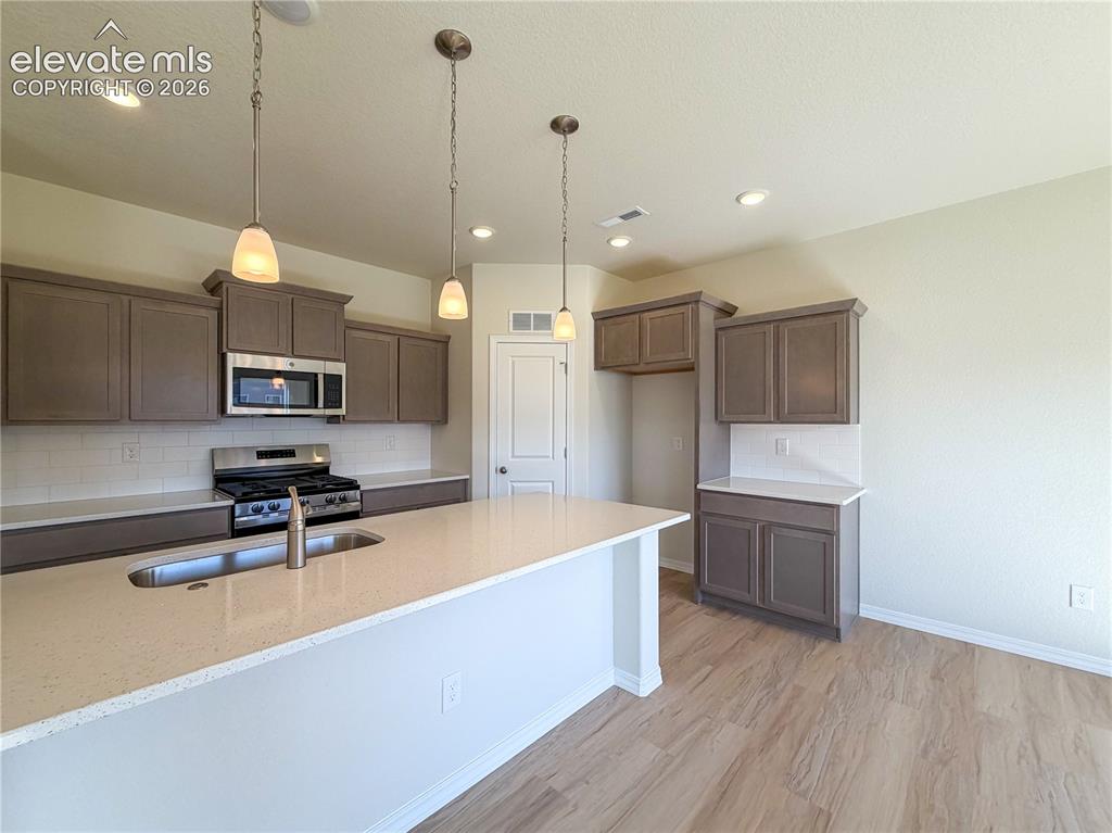 Image 9 of 44: Kitchen