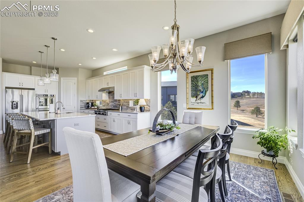 Image 14 of 50: Dining Area