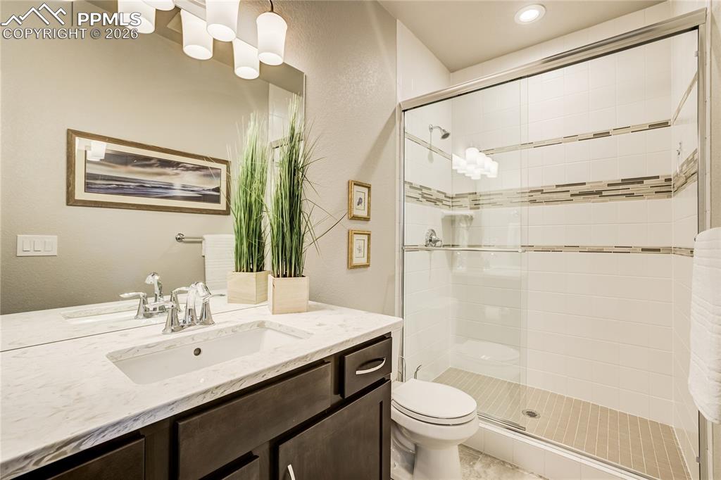 Image 35 of 50: Bathroom