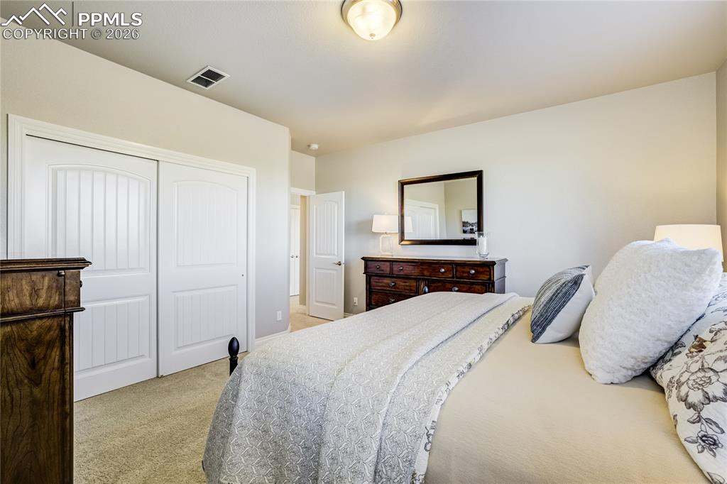 Image 39 of 50: Bedroom