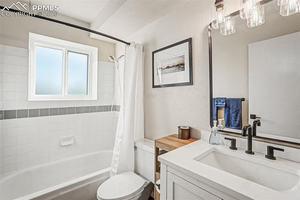 Image 11 of 31: Bathroom