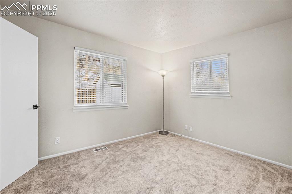 Image 14 of 31: Bedroom