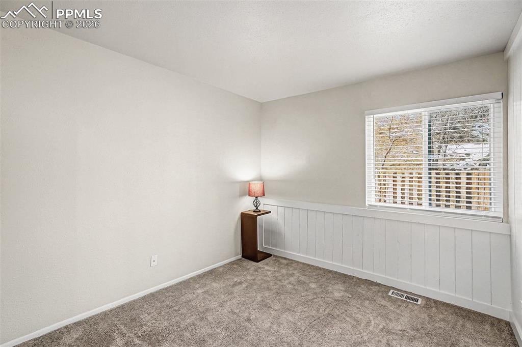 Image 15 of 31: Bedroom