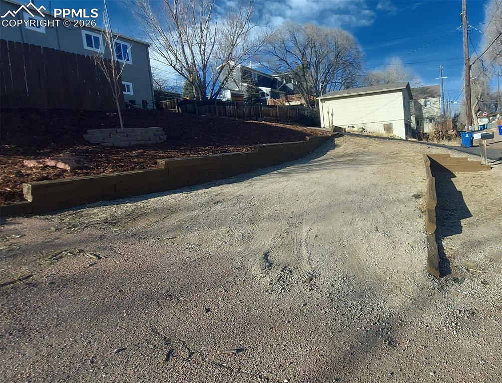 Image 25 of 31: Parking