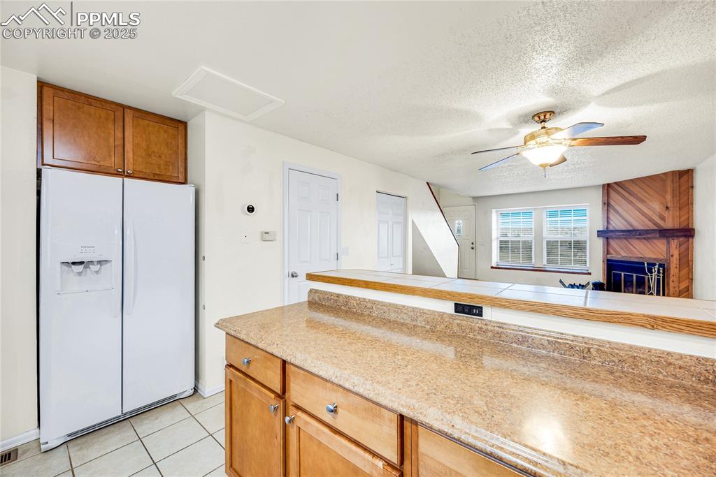 Image 16 of 30: Kitchen