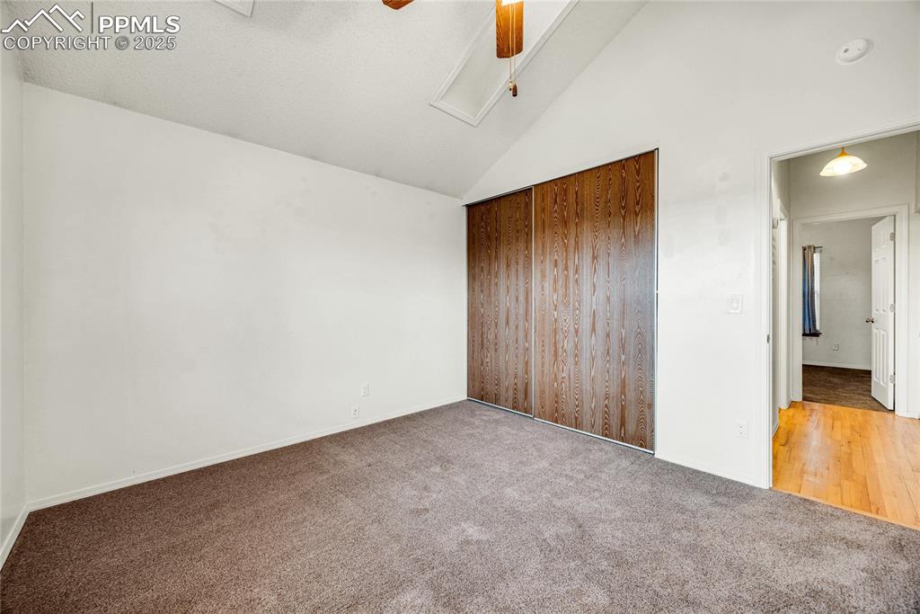 Image 24 of 30: Bedroom