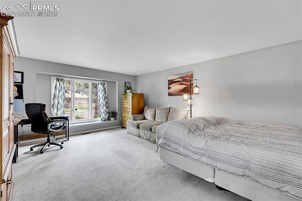 Image 19 of 36: master