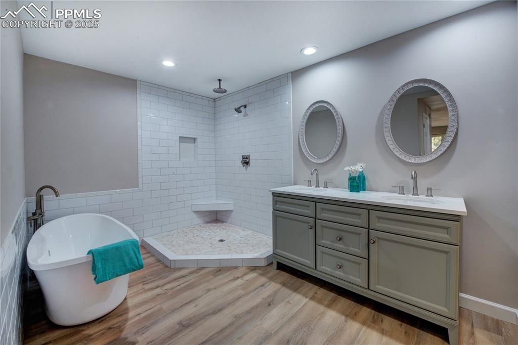 Image 21 of 36: masterbath