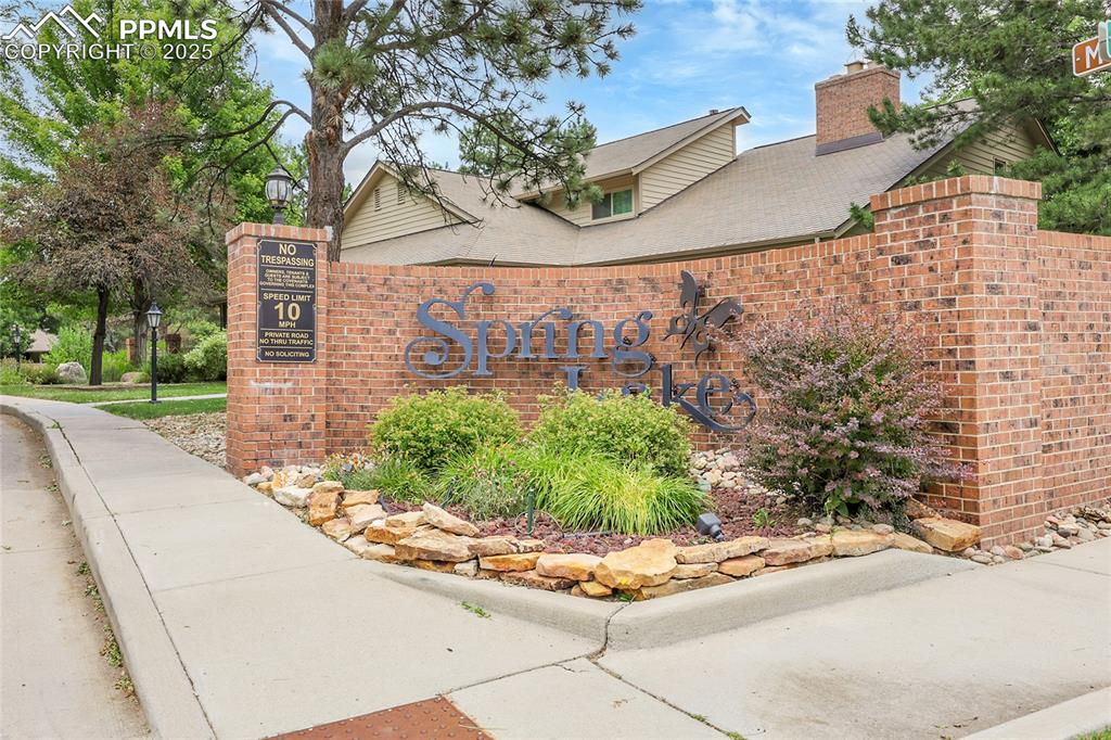 Image 31 of 36: View of community / neighborhood sign