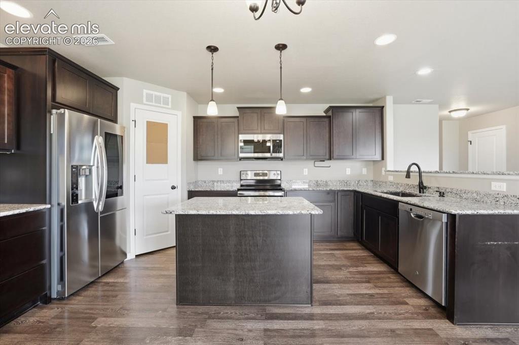 Image 11 of 46: Kitchen