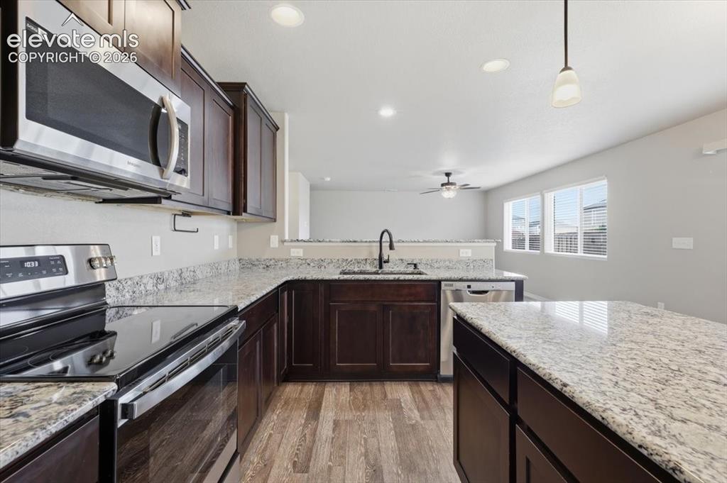 Image 14 of 46: Kitchen
