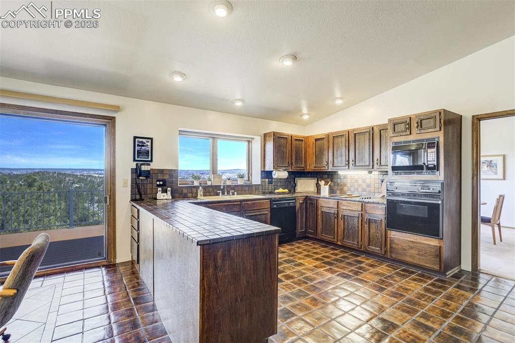 Image 10 of 45: Kitchen