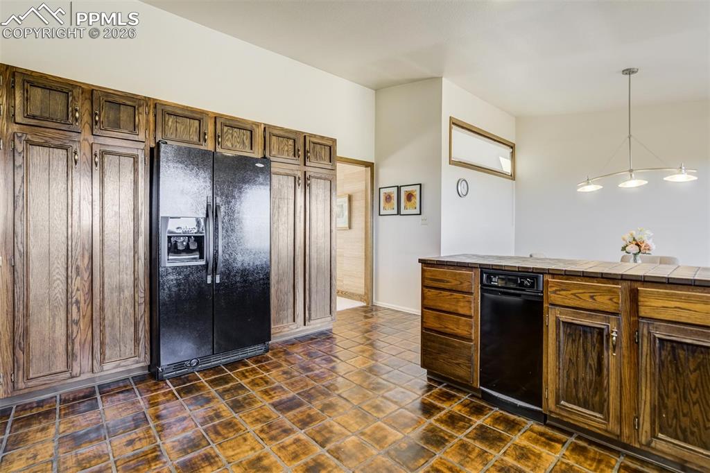 Image 12 of 45: Kitchen