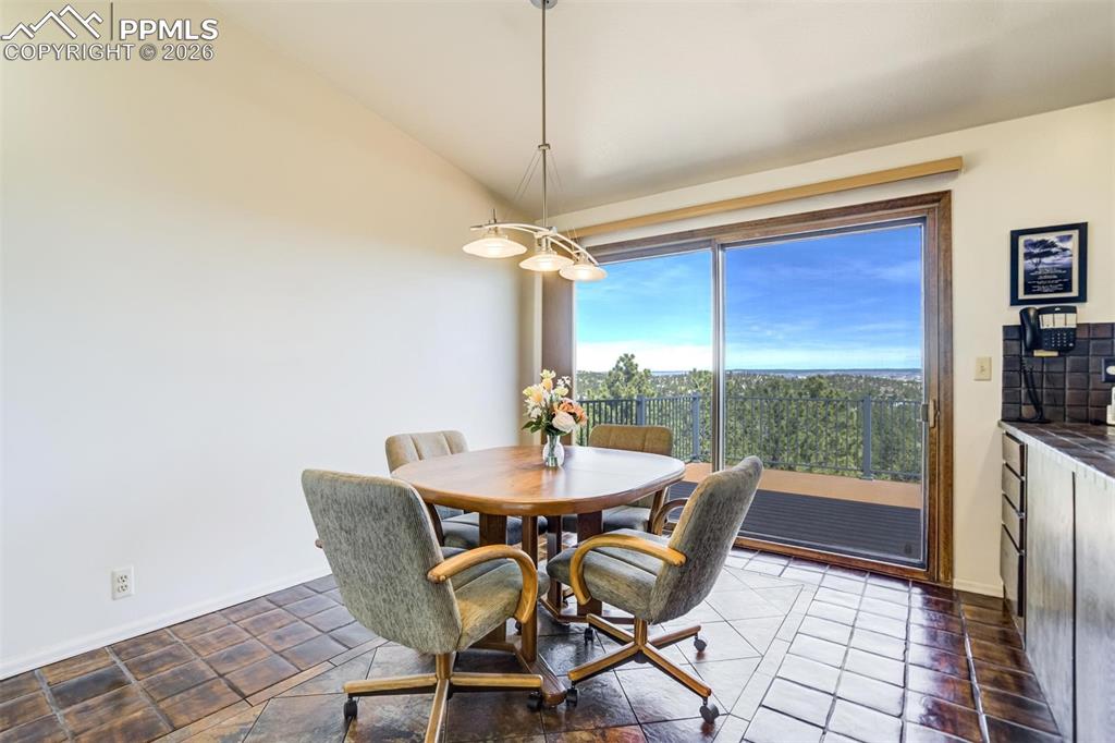 Image 13 of 45: Kitchen