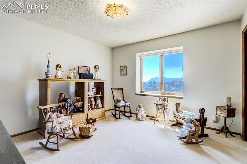 Image 19 of 45: Bedroom