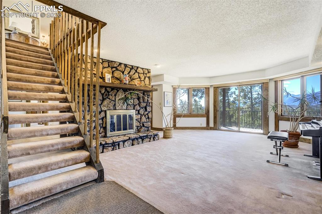 Image 29 of 45: Family Room